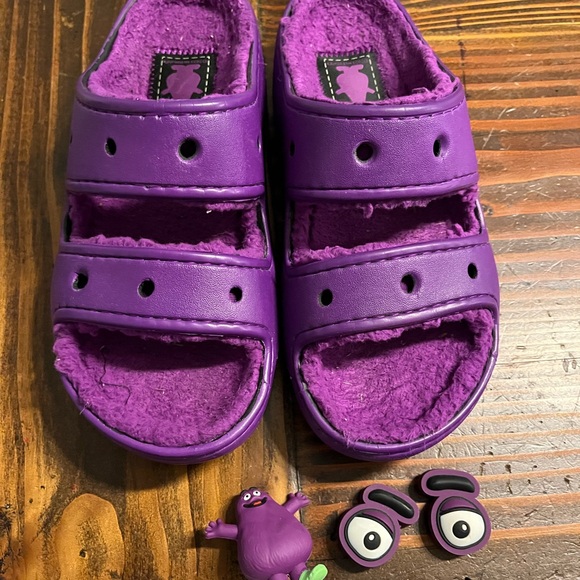 Limited Edition Grimace Crocs with giblets - Picture 8 of 9